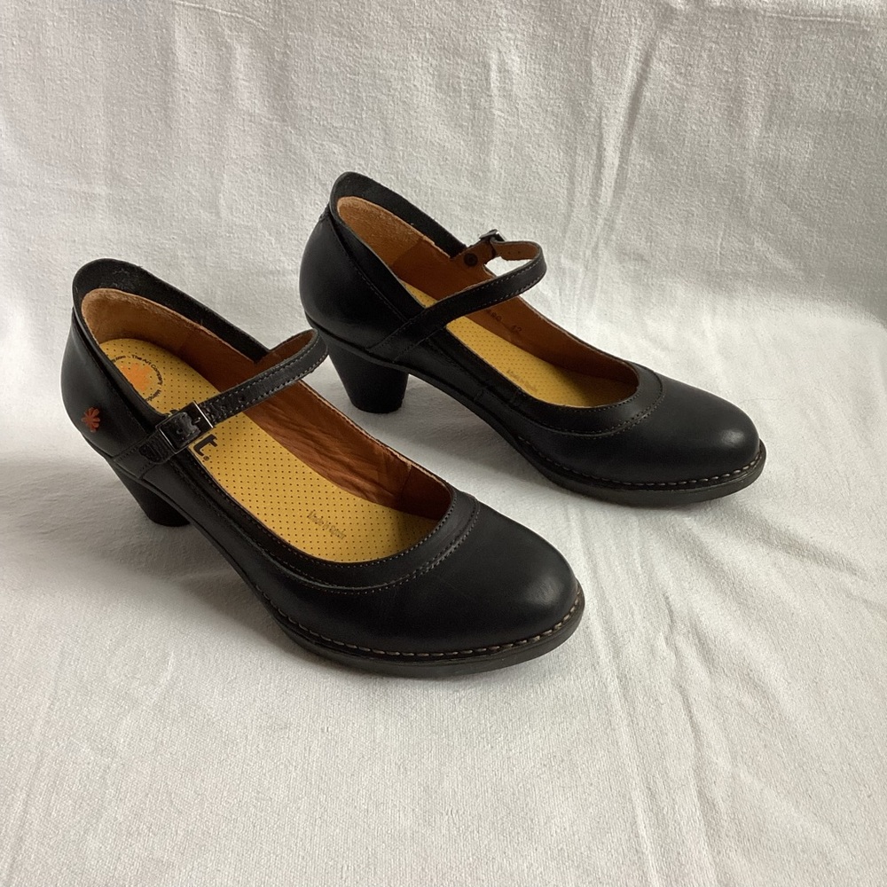 Leather MaryJane style heels from the Art Company - made in Spain -size 42- US …